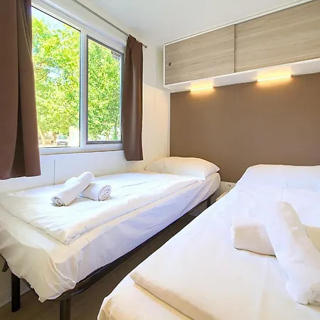 캠프장 2 Bedroom Amazing Stacaravan In Glavotok