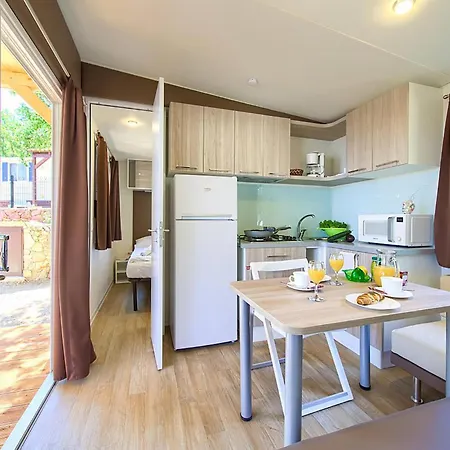 2 Bedroom Amazing Stacaravan In Glavotok Brzac