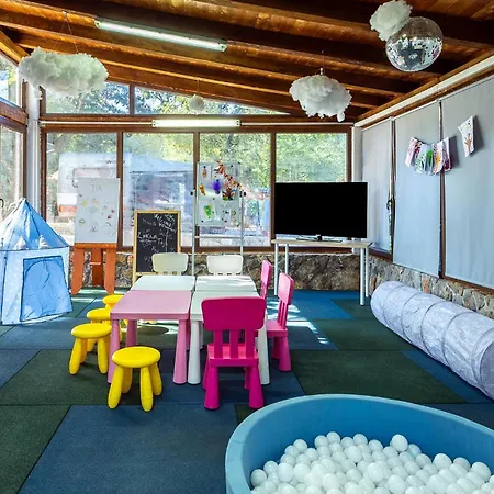Camping 2 Bedroom Amazing Stacaravan In Glavotok 4*
