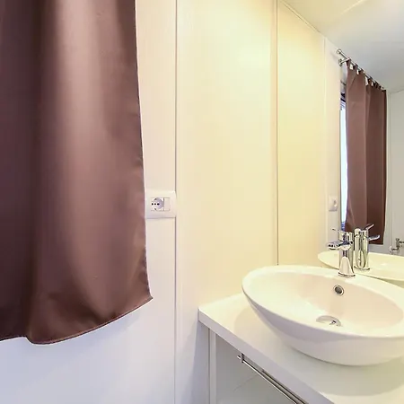 2 Bedroom Amazing Stacaravan In Glavotok Campsite Brzac