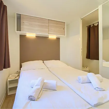 2 Bedroom Amazing Stacaravan In Glavotok Brzac