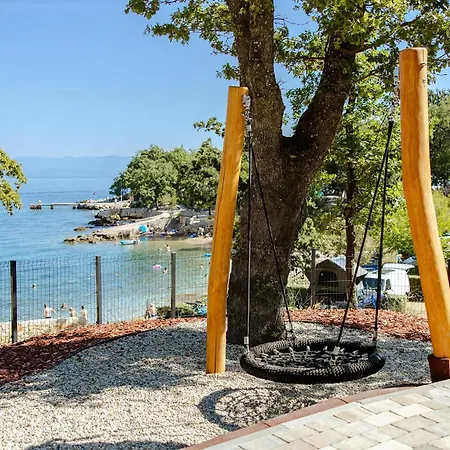 2 Bedroom Amazing Stacaravan In Glavotok