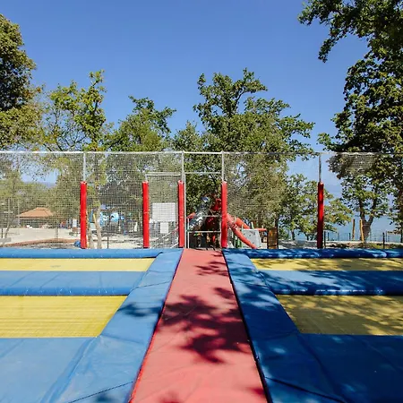 2 Bedroom Amazing Stacaravan In Glavotok Camping Brzac