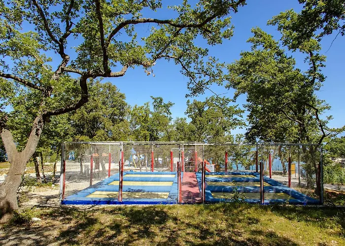 2 Bedroom Amazing Stacaravan In Glavotok Camping
