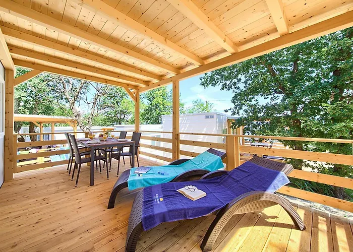 Camping 2 Bedroom Amazing Stacaravan In Glavotok 4*