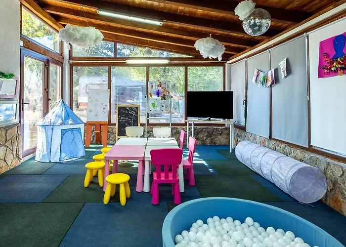 Camping 2 Bedroom Amazing Stacaravan In Glavotok 4*