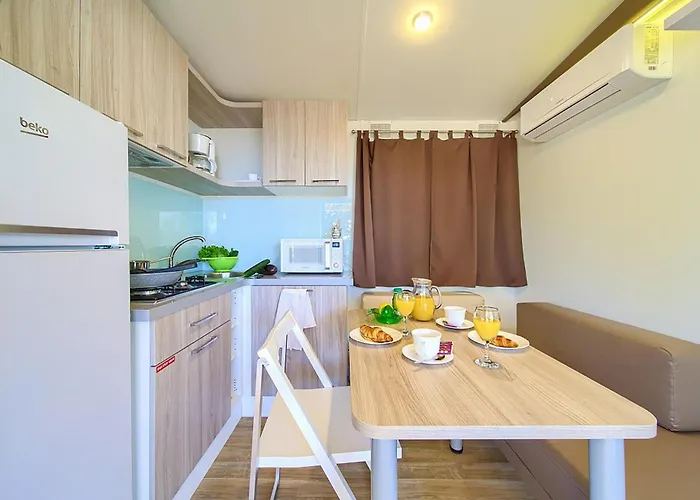 Camping 2 Bedroom Amazing Stacaravan In Glavotok Brzac