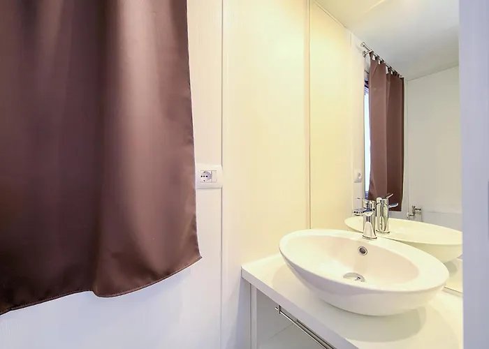 2 Bedroom Amazing Stacaravan In Glavotok Camping Brzac