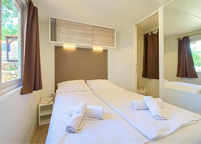 2 Bedroom Amazing Stacaravan In Glavotok Brzac