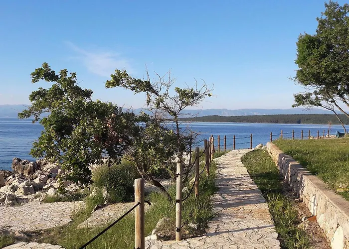2 Bedroom Amazing Stacaravan In Glavotok Camping