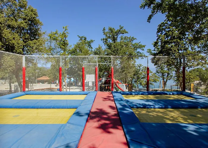 2 Bedroom Amazing Stacaravan In Glavotok Camping Brzac