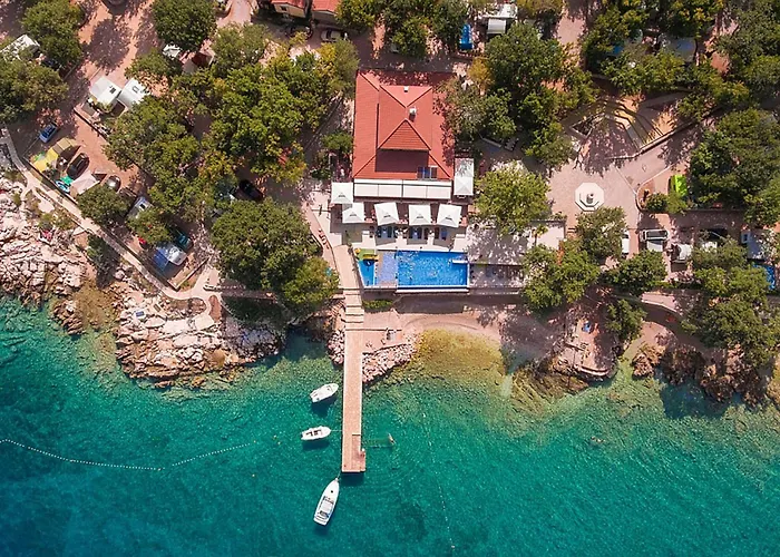 2 Bedroom Amazing Stacaravan In Glavotok Camping Brzac