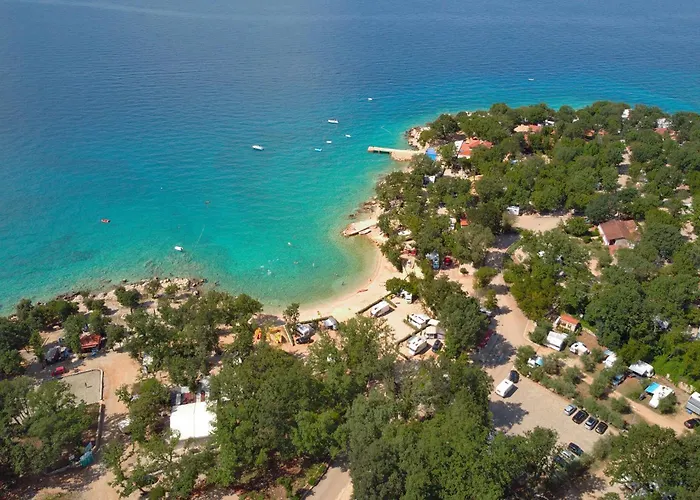 2 Bedroom Amazing Stacaravan In Glavotok