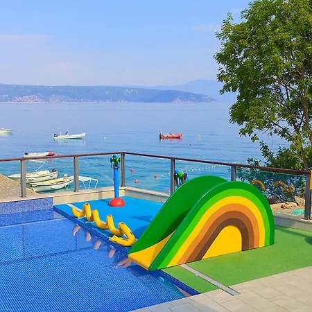 2 Bedroom Amazing Stacaravan In Glavotok Кемпинг 4*