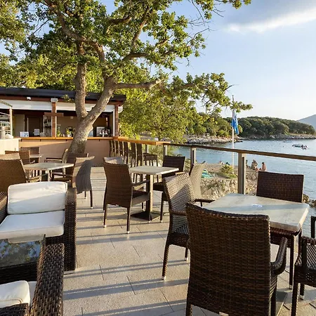 2 Bedroom Amazing Stacaravan In Glavotok 4* Brzac