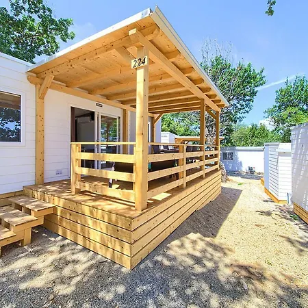 2 Bedroom Amazing Stacaravan In Glavotok