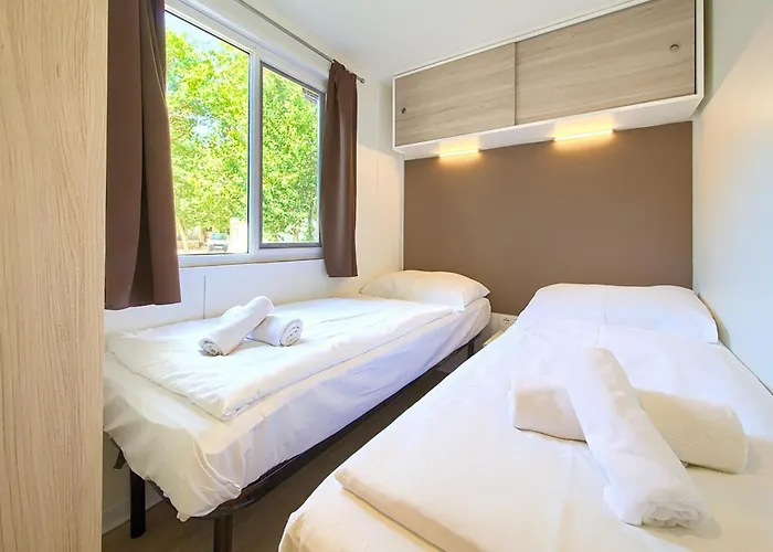 Campsite 2 Bedroom Amazing Stacaravan In Glavotok