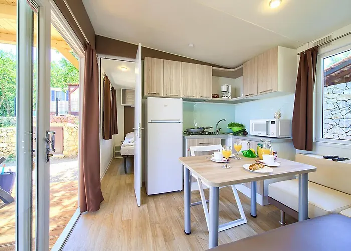 2 Bedroom Amazing Stacaravan In Glavotok Brzac