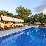 2 Bedroom Amazing Stacaravan In Glavotok 4* Brzac