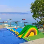 2 Bedroom Amazing Stacaravan In Glavotok Camping 4*