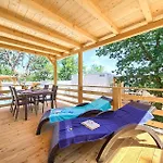 Camping 2 Bedroom Amazing Stacaravan In Glavotok 4*