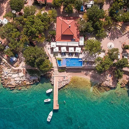 2 Bedroom Amazing Stacaravan In Glavotok Camping Brzac